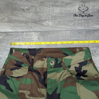 Nasty Gal Multi Pocket Straight Leg Camo Pants Size 6