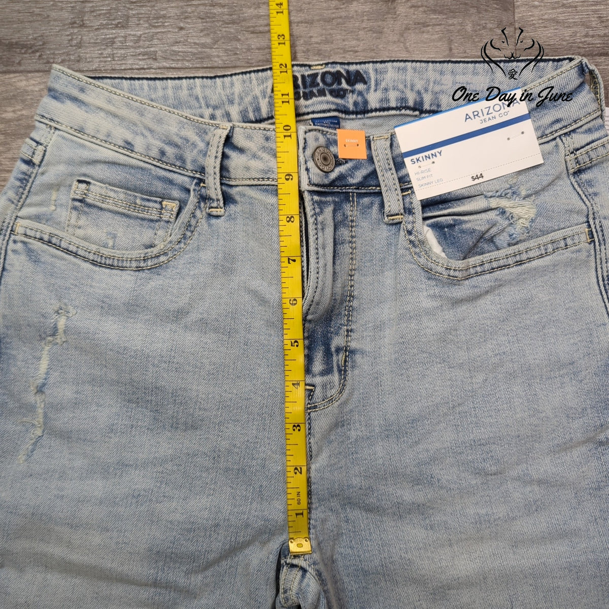 Arizona Jean Co. Juniors High Rise Distressed Skinny Jeans Light Wash NWT Size 9