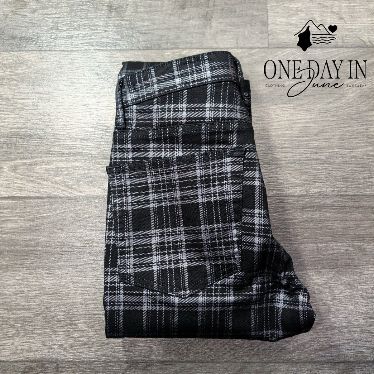 AG Adriano Goldschmied Farrah High Rise Skinny Jeans Black Gray Plaid NWT Size 2
