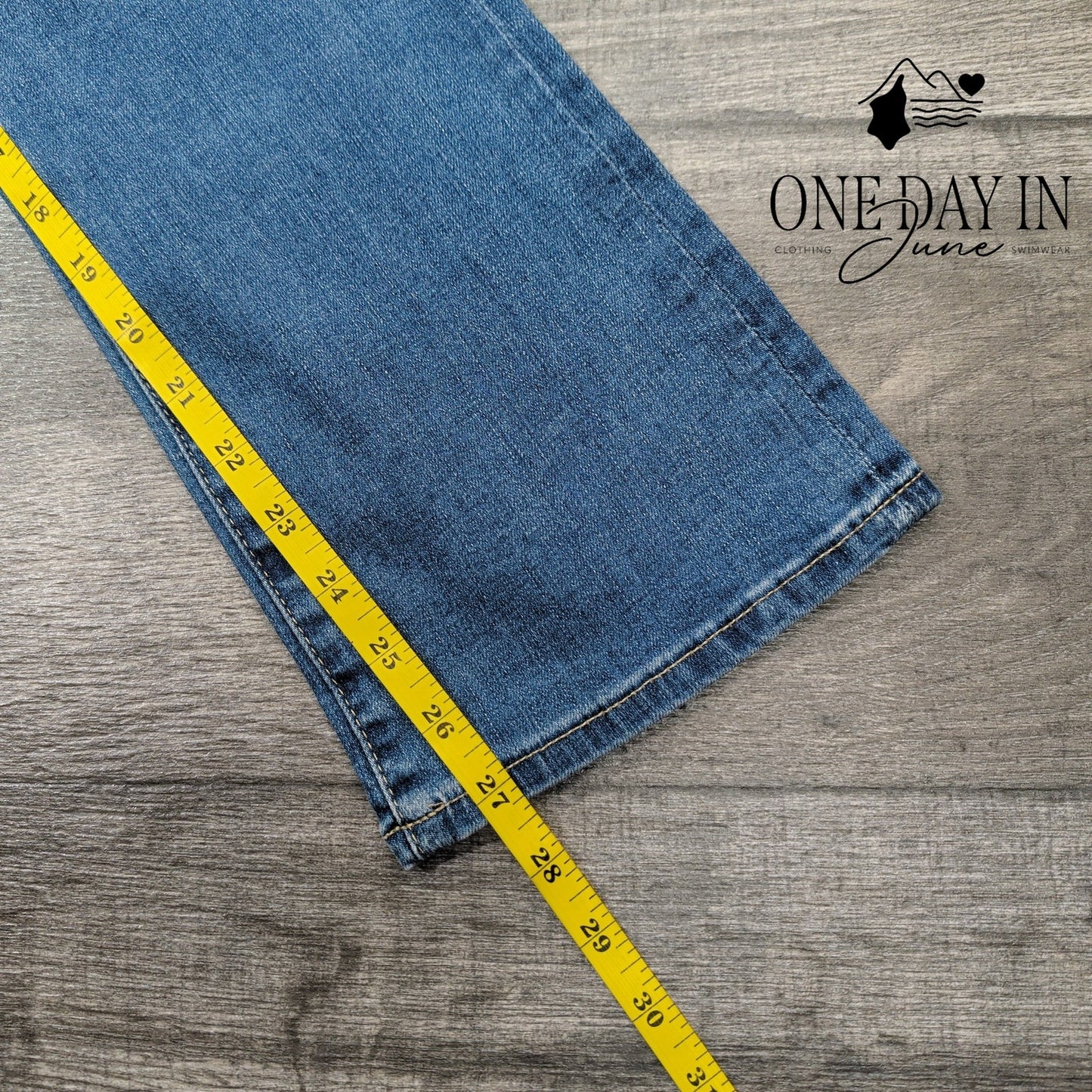 AG Adriano Goldschmied The Jodi Crop High Rise Slim Flare Crop Size 4 (27)