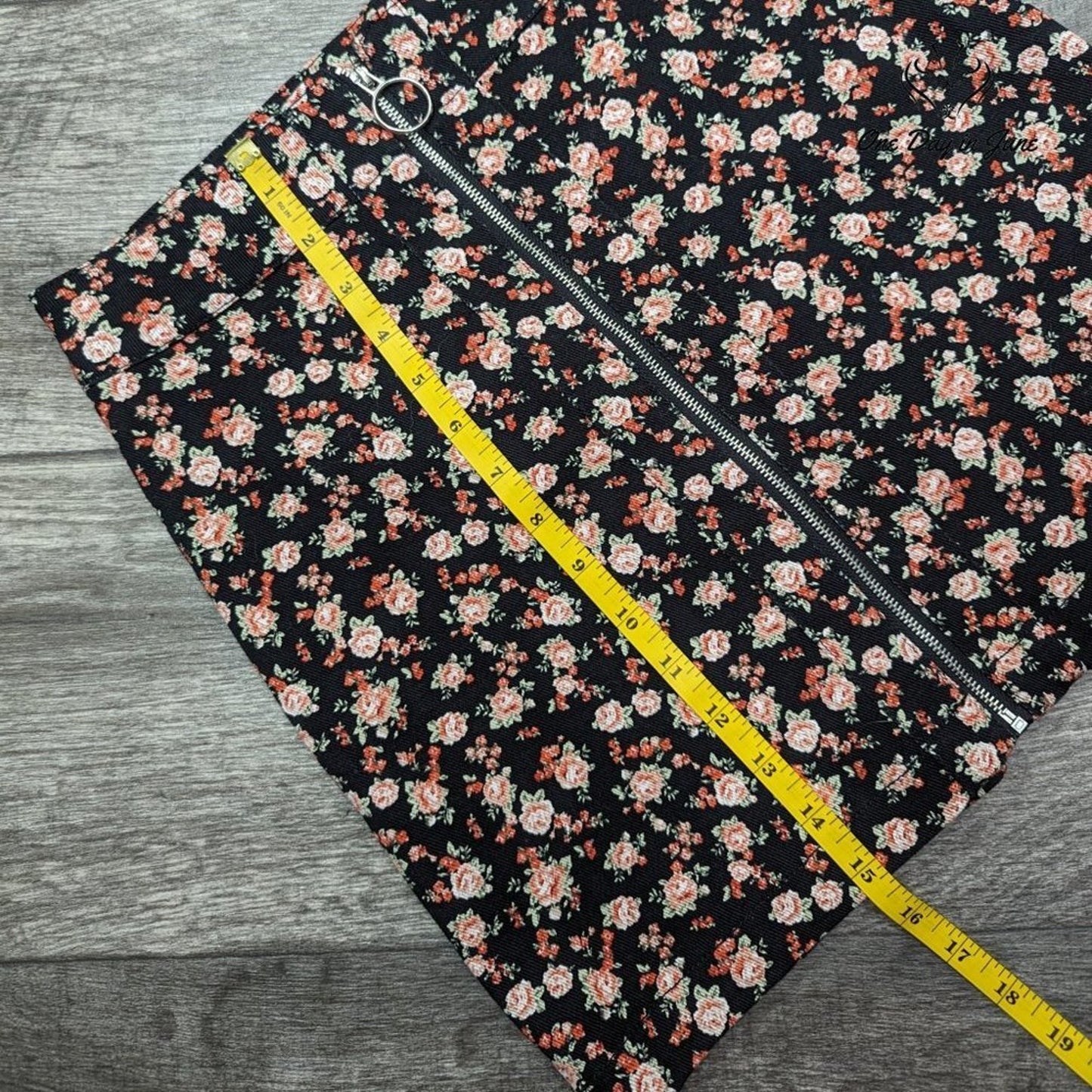 Forever 21 Zip Front Floral Denim Skirt Size S