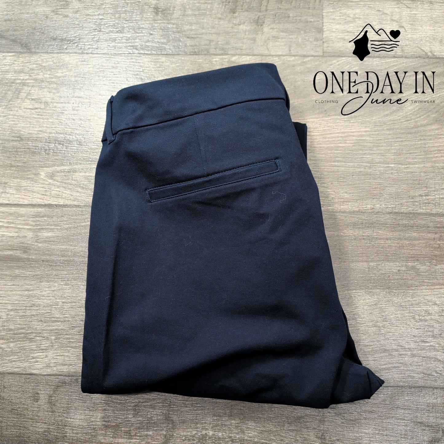 Old Navy High Rise Pixie Skinny Pants Navy Secret Smooth NWT Size 16P