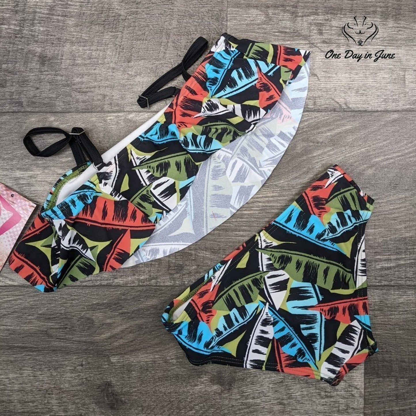 Kanu Surf Karlie Flounce Bikini Beach Sport Bikini Swimsuit Size 7