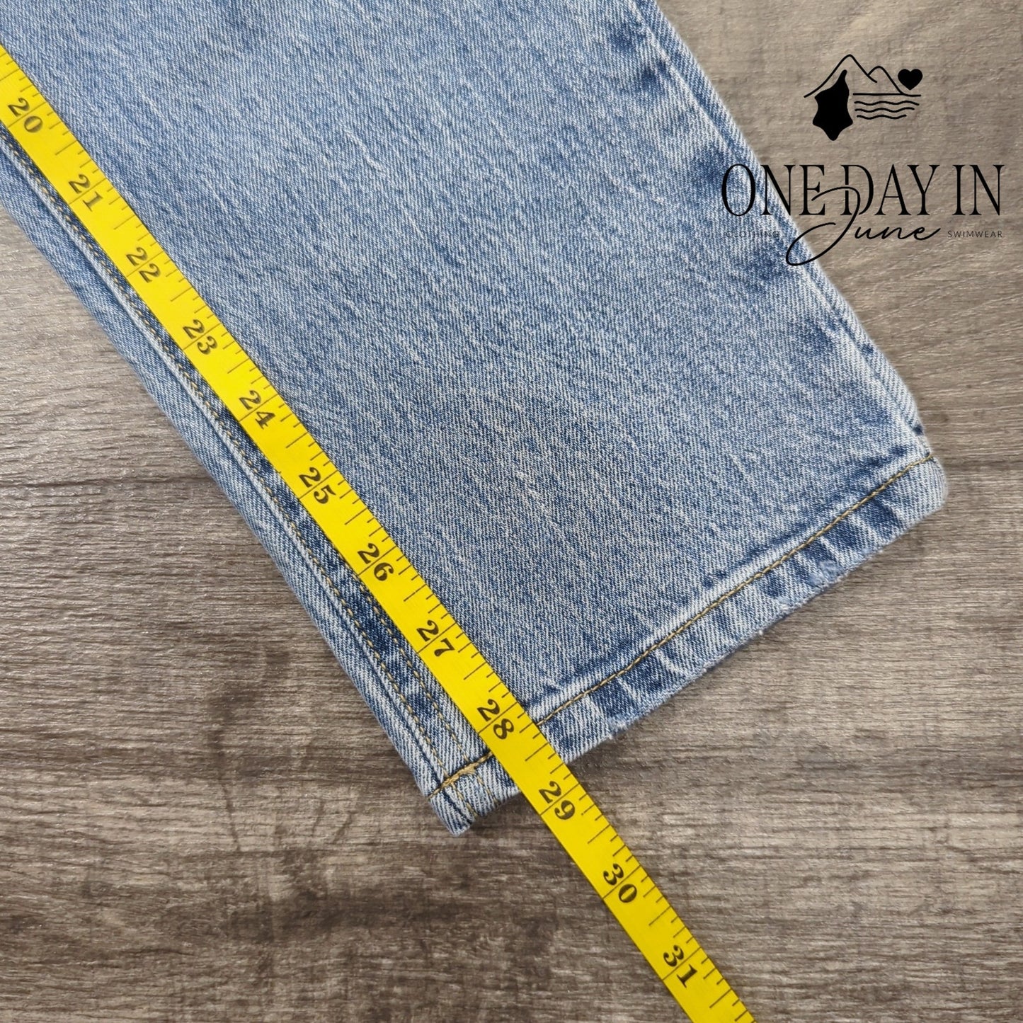 Fashion Nova High Rise Mom Jeans Size 9