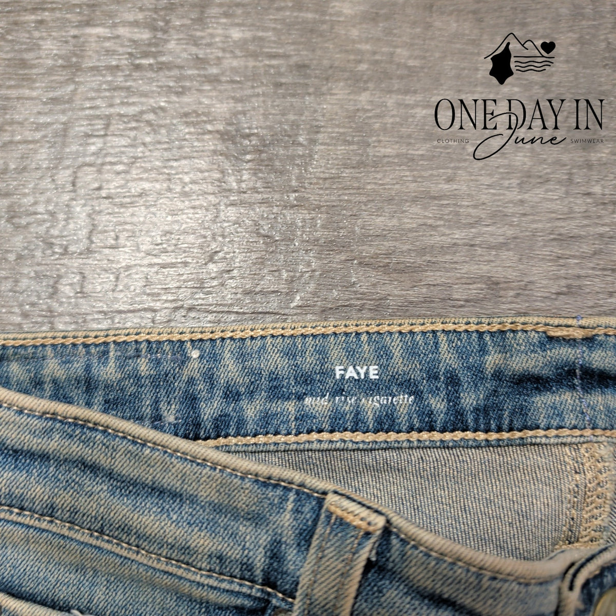 AG Adriano Goldschmied Faye Mid Rise Cigarette Jeans Blue NWT Size 4 (27)