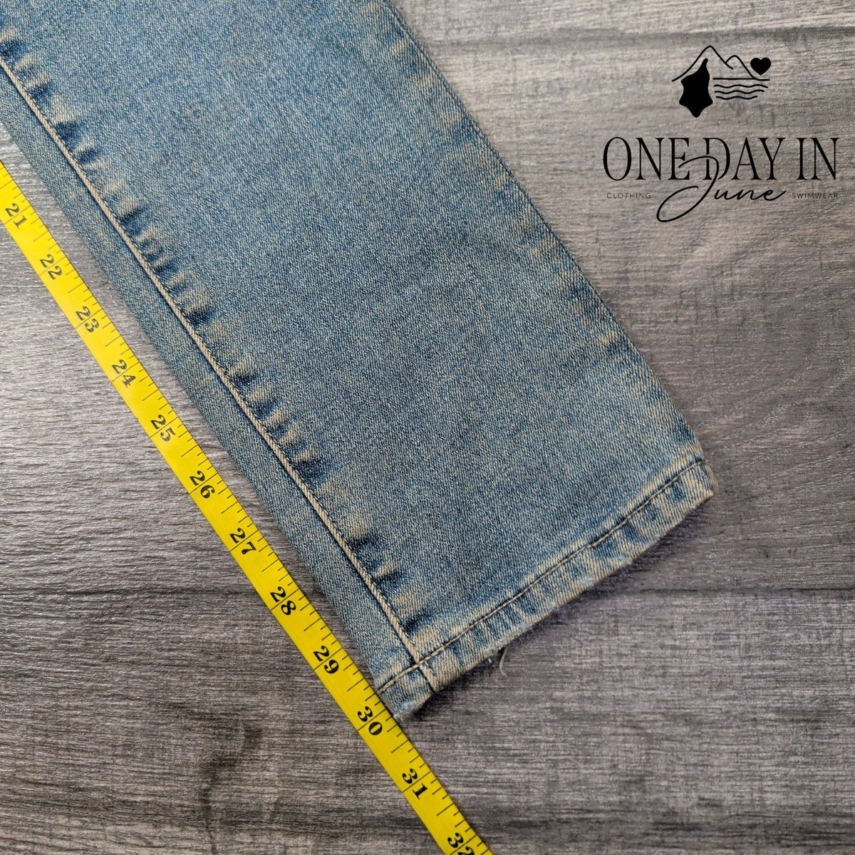 AG Adriano Goldschmied Faye Mid Rise Cigarette Jeans Blue NWT Size 4 (27)