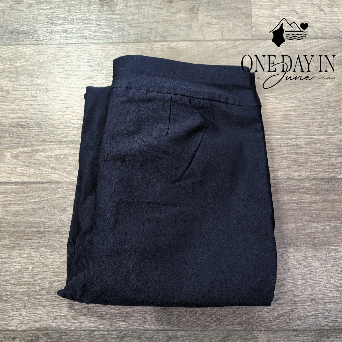 Chico's So Slimming Brigitte Slim Crop Pants Navy Blue Stretch NWT Size 10
