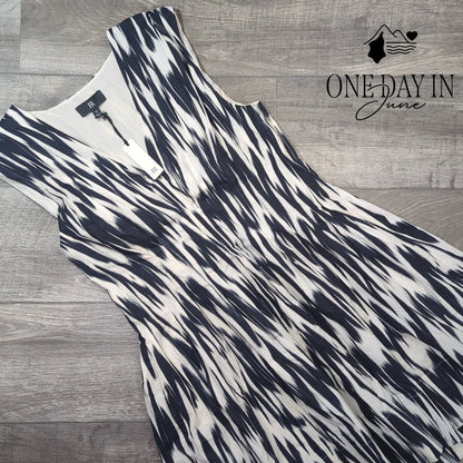 BR Banana Republic Ikat Fit Flare Dress Black White V Neck NWT Size 16
