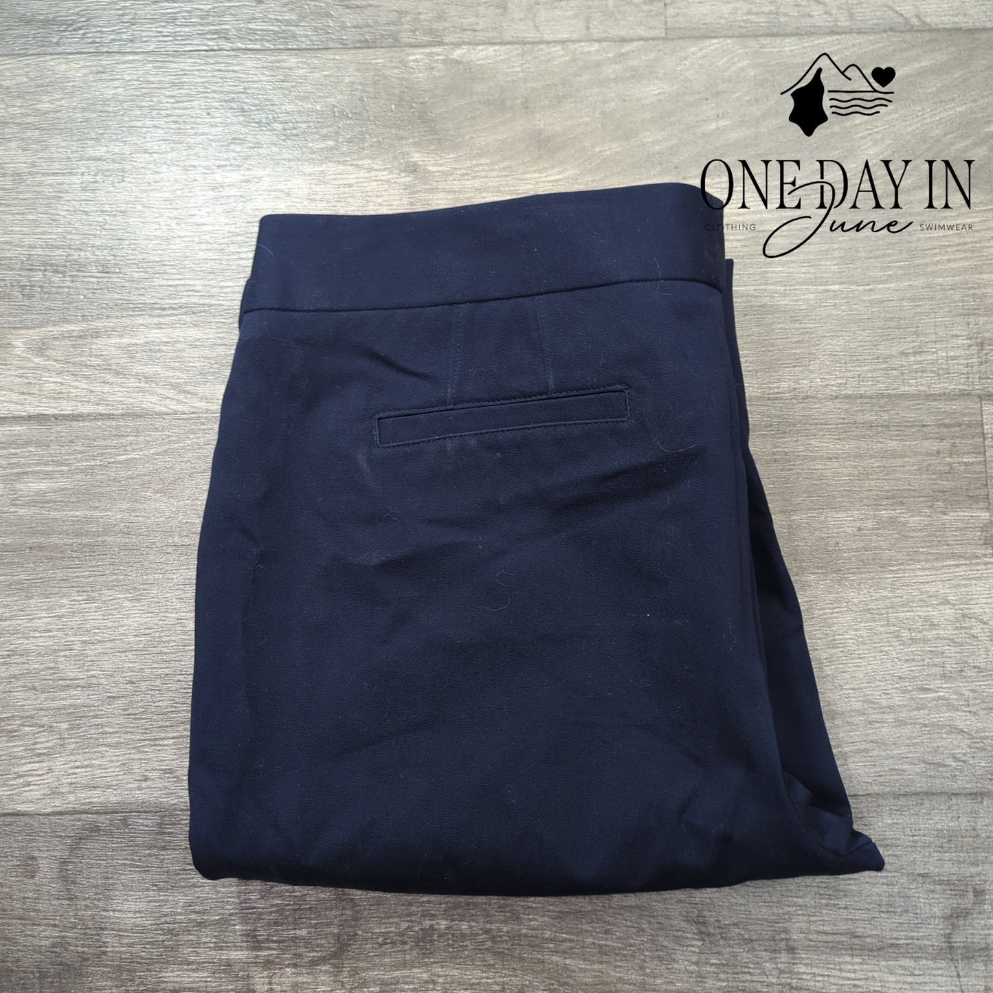 Crown & Ivy Cropped Dress Pants Size 16