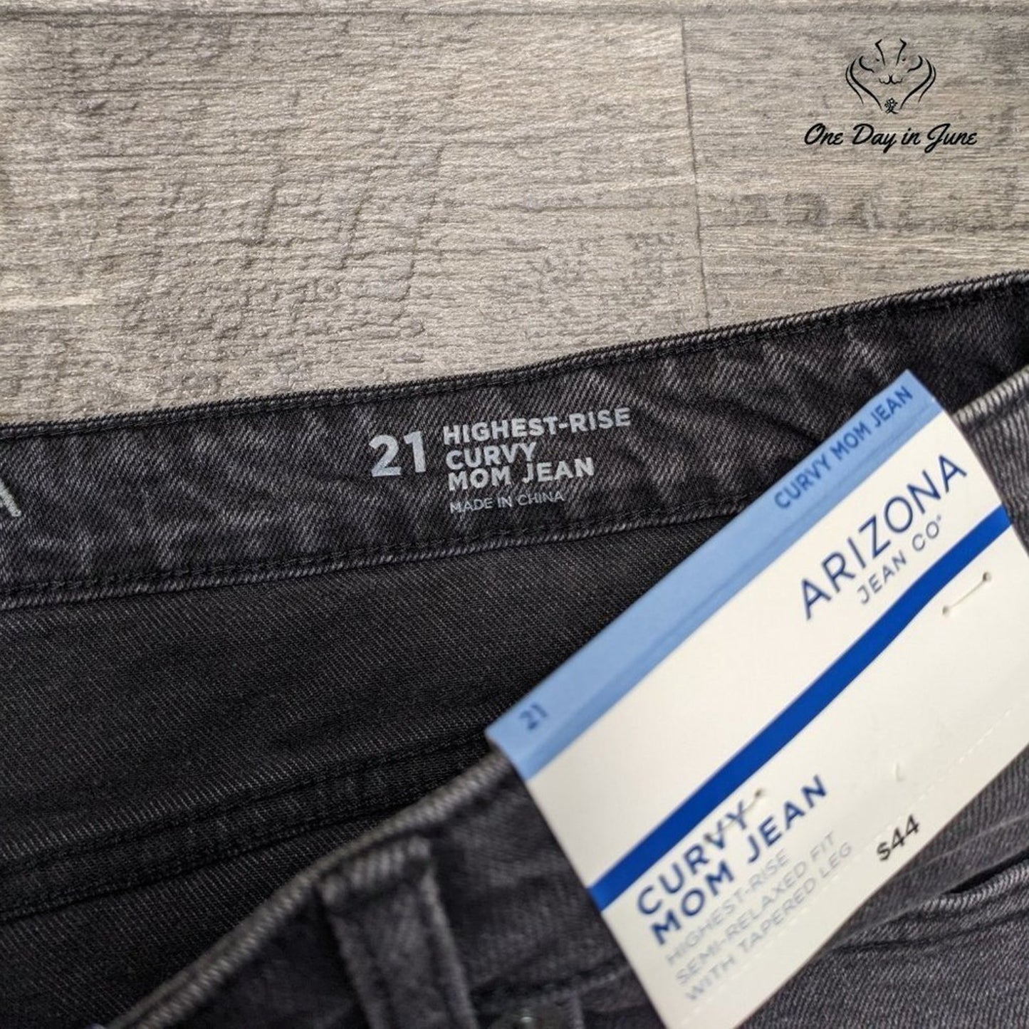 Arizona Jean Co. Juniors Highest Rise Curvy Mom Jeans Size 21