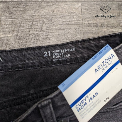 Arizona Jean Co. Juniors Highest Rise Curvy Mom Jeans Size 21