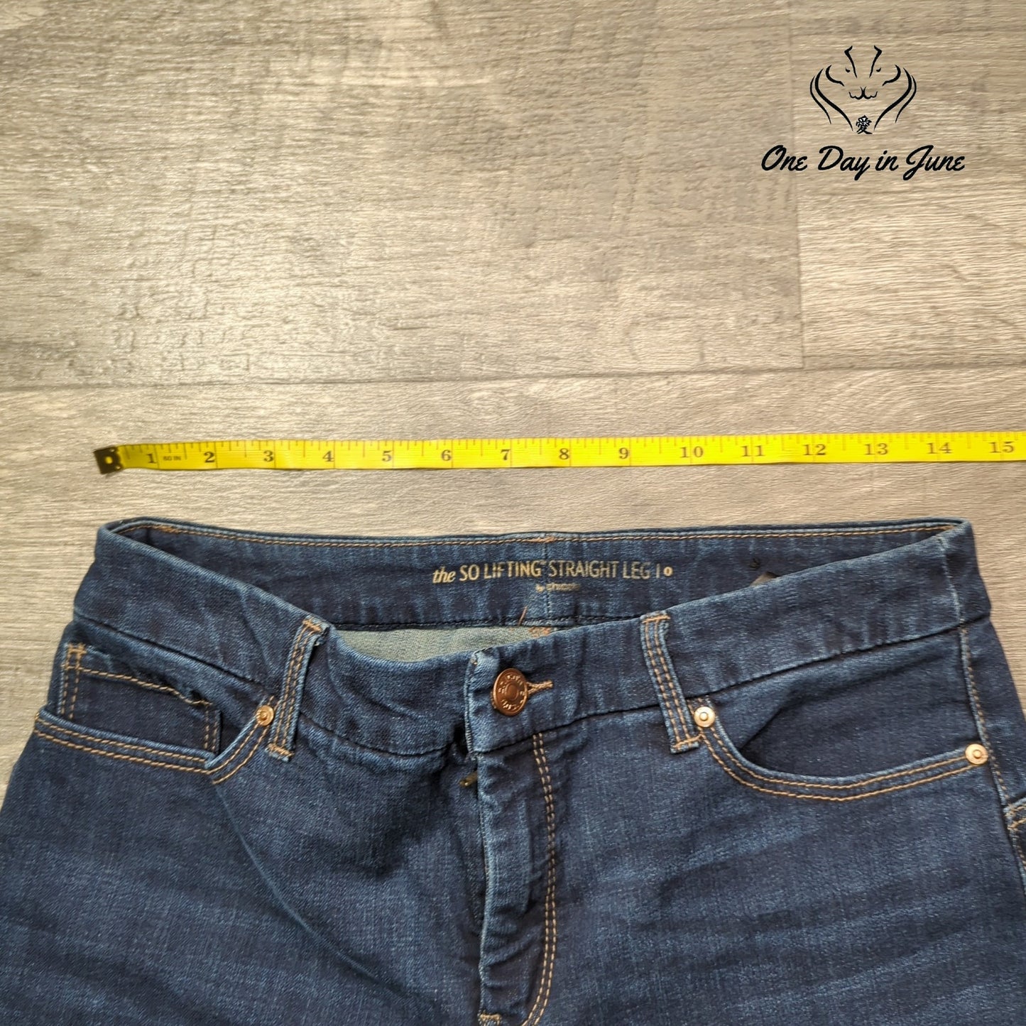 Chico's The So Lifting Straight Leg Jeans Size Chico's 0 (4) Short