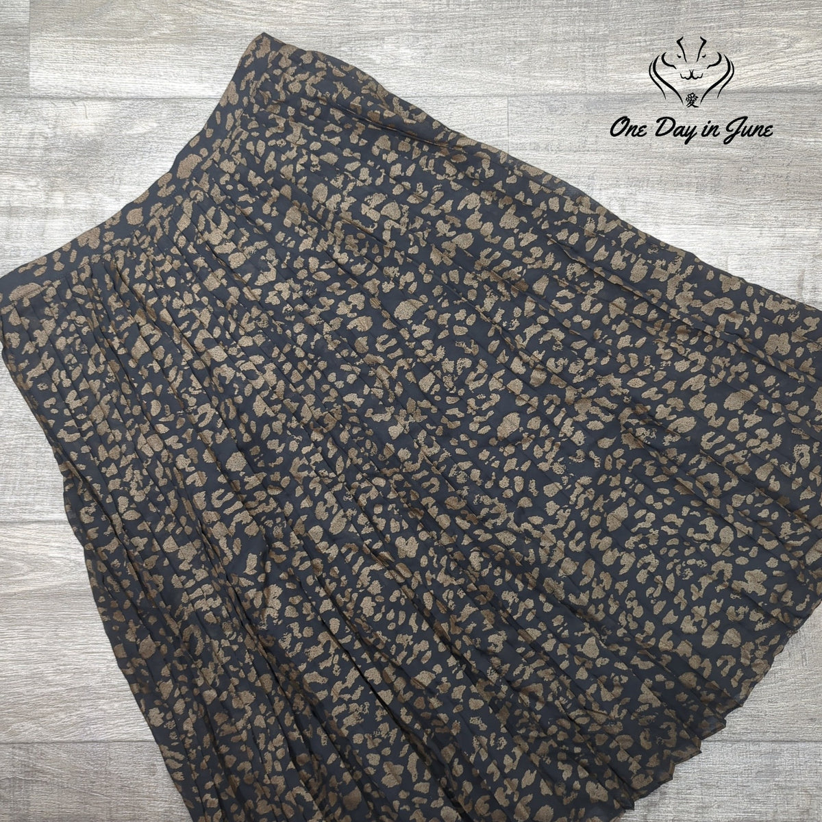 Kaari Blue Winter Bloom Leopard Print Pleated Midi Skirt NWT Size 8