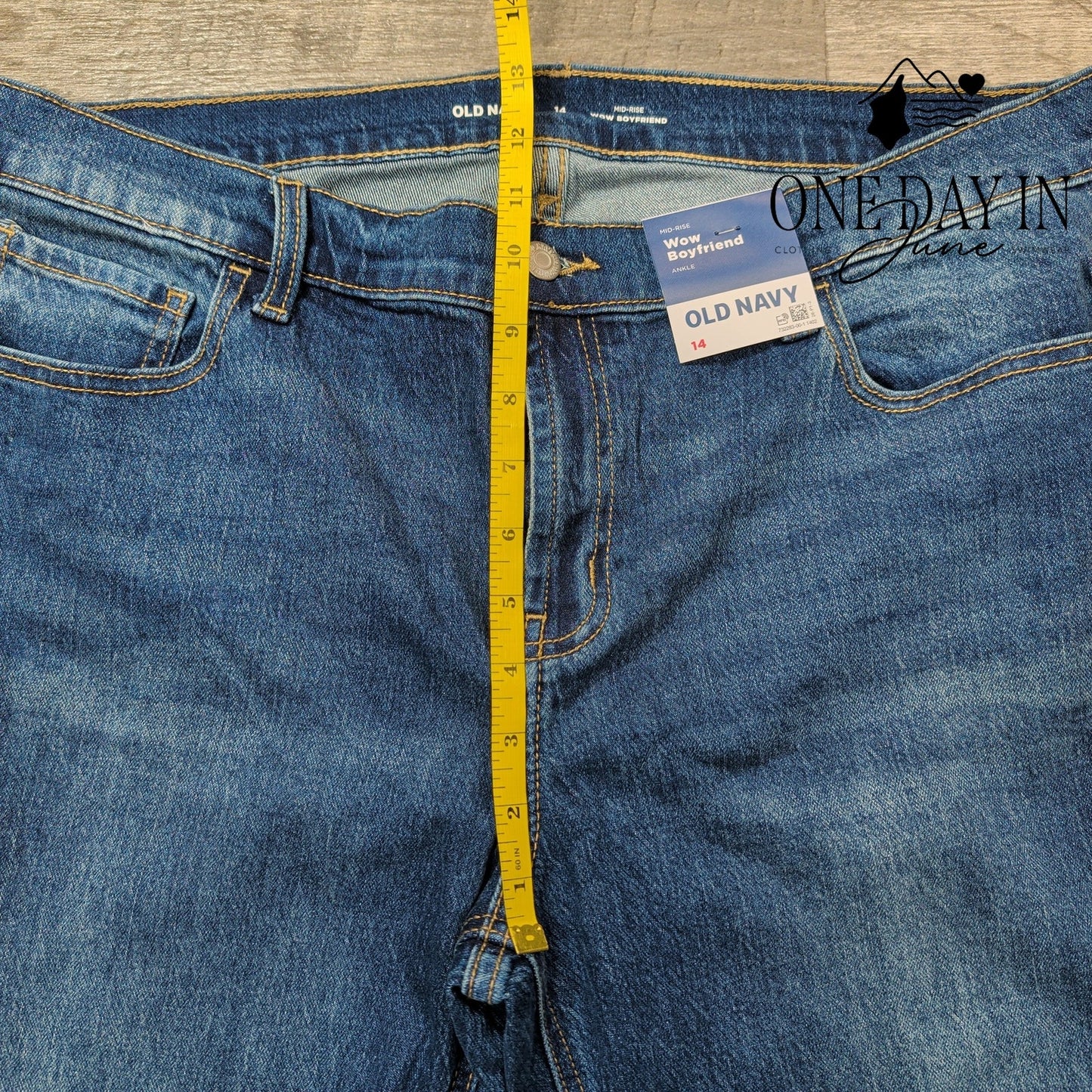 Old Navy Wow Boyfriend Mid Rise Straight Ankle Jeans Medium Wash NWT Size 14