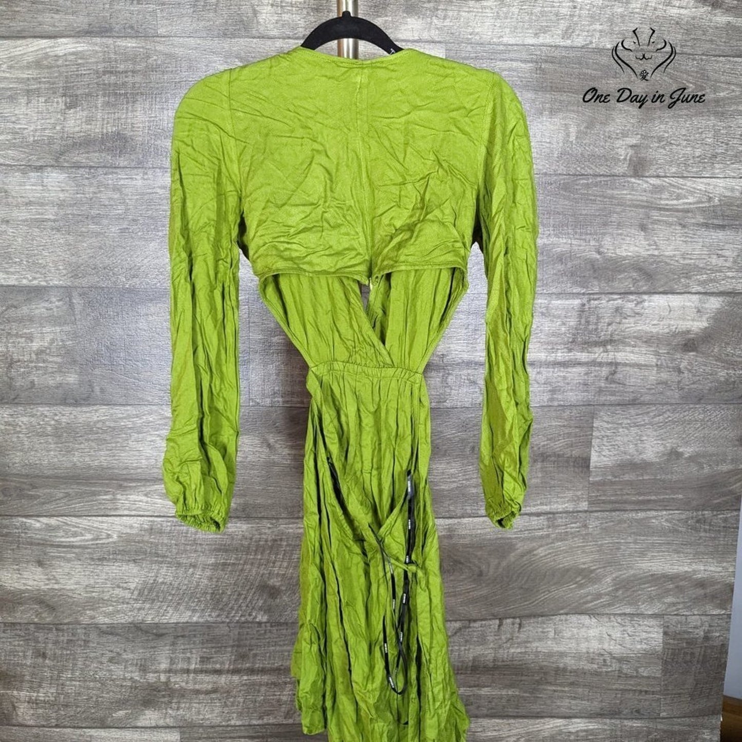 Forever 21 Long Sleeve Tie Waist Dress Size M