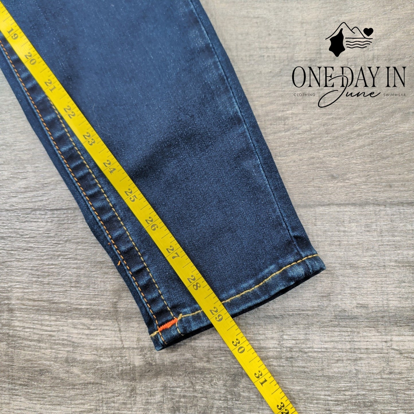 True Religion Jennie Curvy Mid Rise Skinny Jeans Indigo NWT Size 10 (30)
