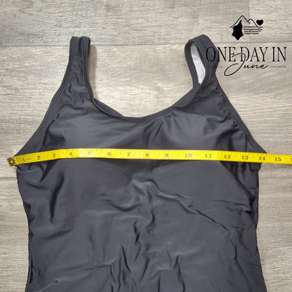 Adisputent Crossback One Piece Swimsuit Size M