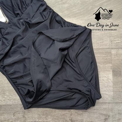 Cupshe V Neck Tummy Control One Piece Swimsuit Size M