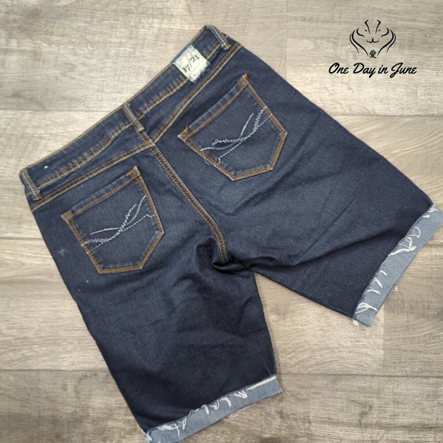 17/21 Denim Denim Shorts Size 6