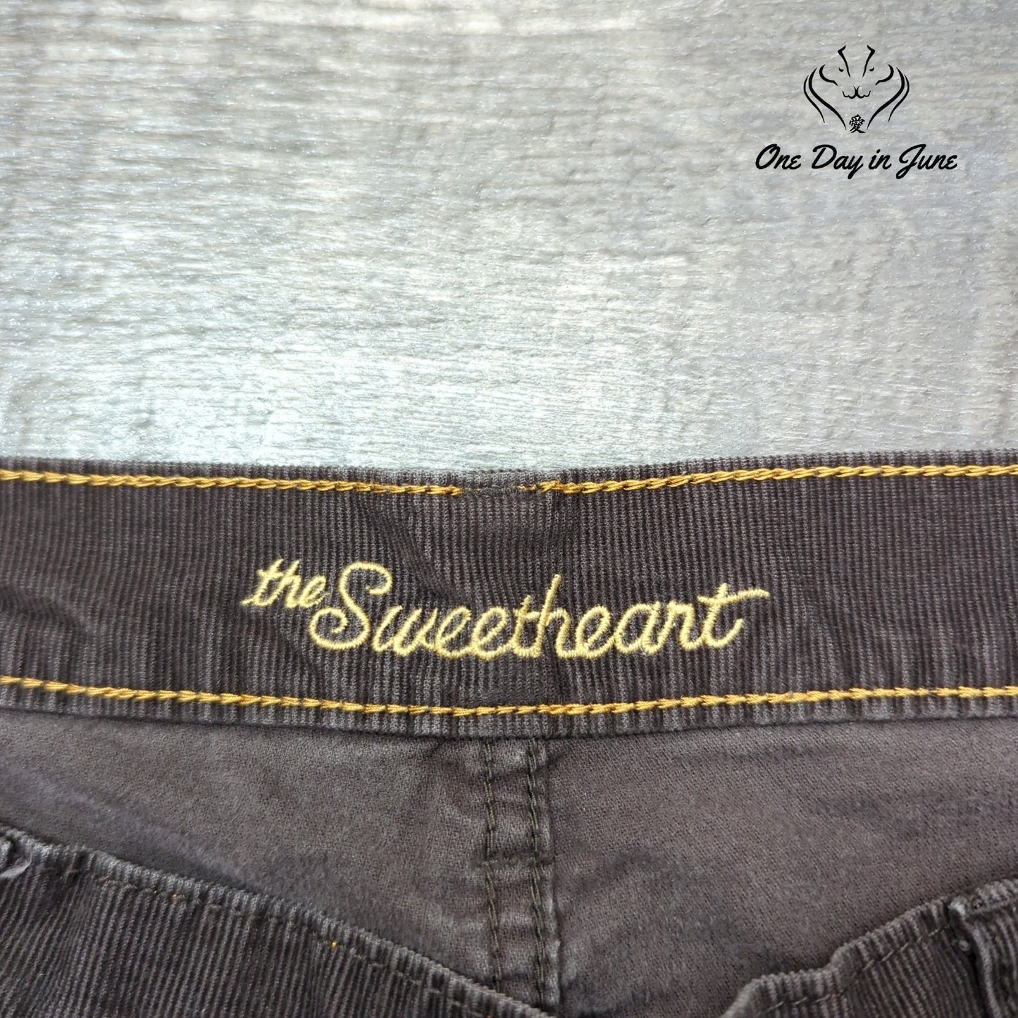 Old Navy Sweetheart Straight Leg Jeans Size 8