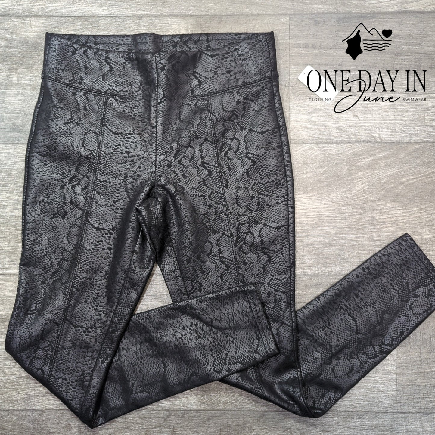 Anna & Ava Snake Print Ankle Legging Size M