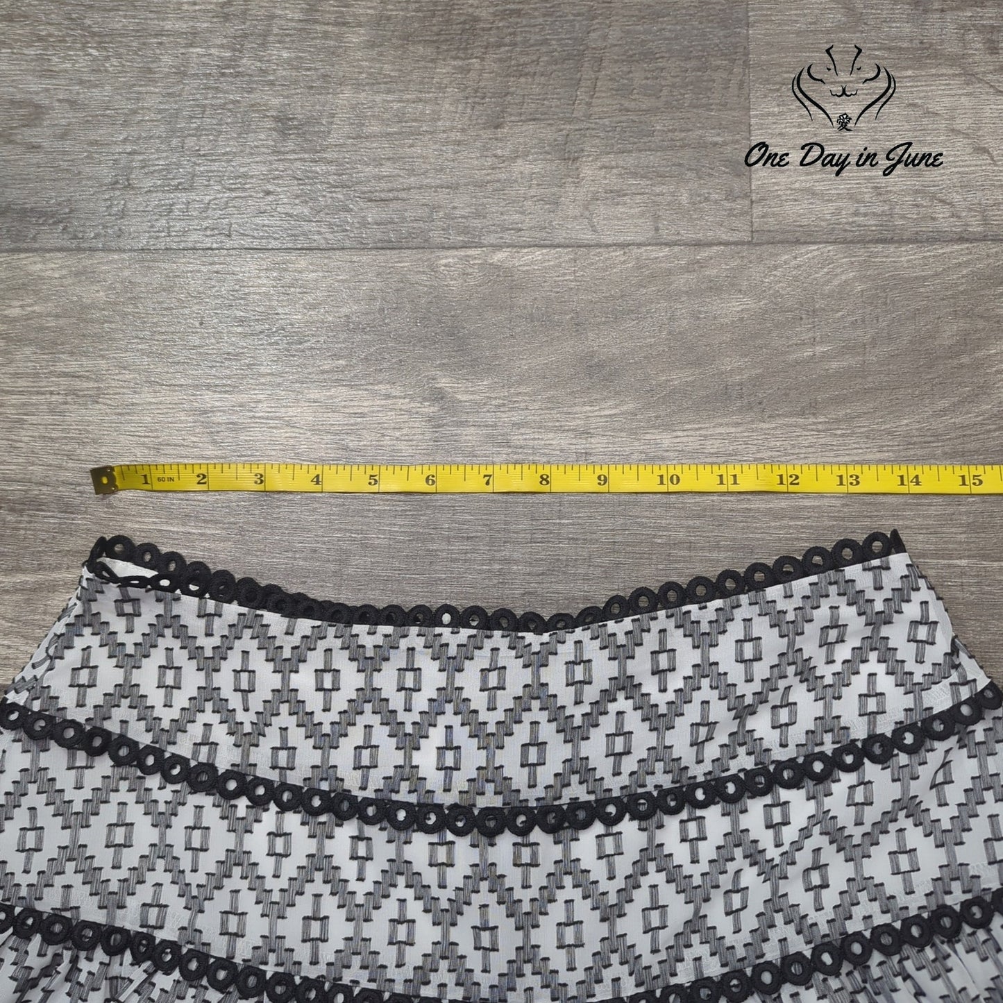 Ryegrass Black Pale Ecru Skirt Size 6