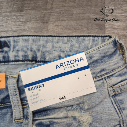 Arizona Jean Co. Juniors High Rise Distressed Skinny Jeans Light Wash NWT Size 9