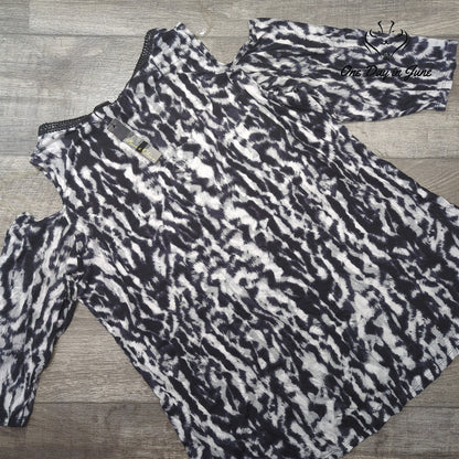 Rose & Olive Cold Shoulder Top Size 1X