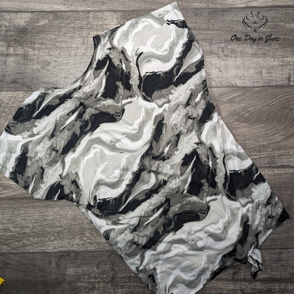 Jones New York Sport Abstract Print Knot Front Tee Shirt Gray Black Size S