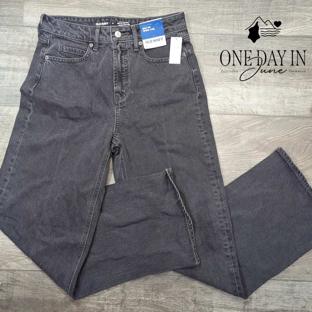 Old Navy Sky Hi Wide Leg Jeans Extra High Rise Washed Black NWT Size 2
