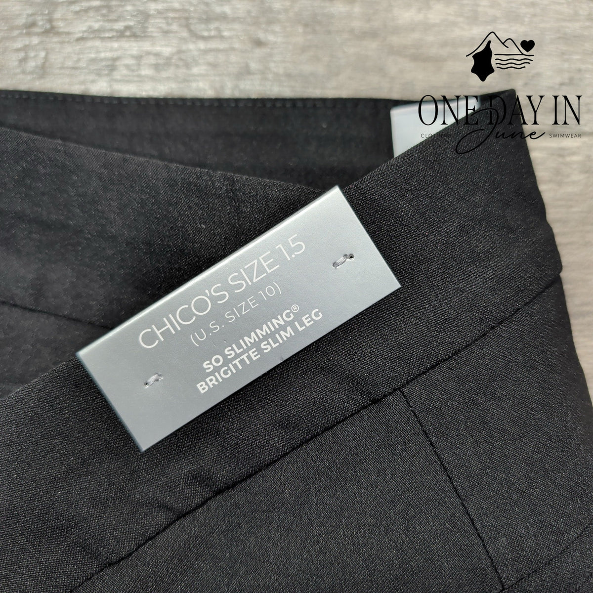 Chico's So Slimming Brigitte High Vent Slim Crop Pants Black NWT Size (10)