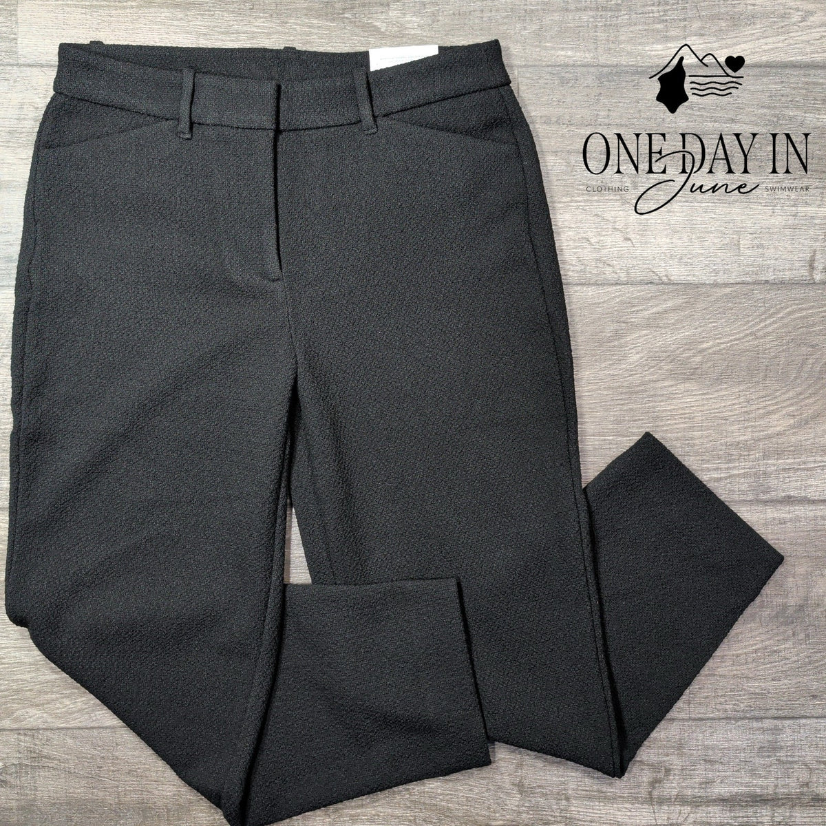Chico's Textured Slim Leg Pull On Pants Black NWT Size Chico's .5 (6)