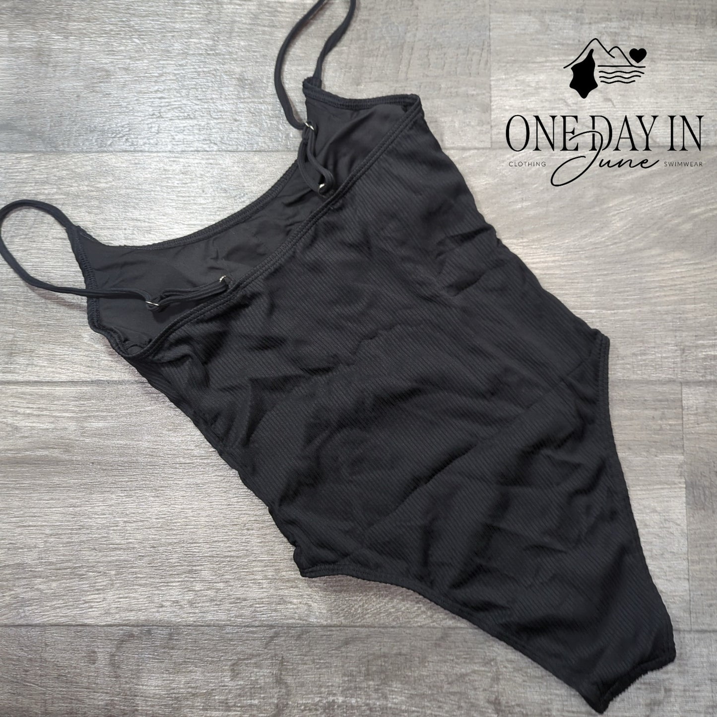 CharmLeaks Ribbed Adjustable Strap One Piece Swimsuit Size M