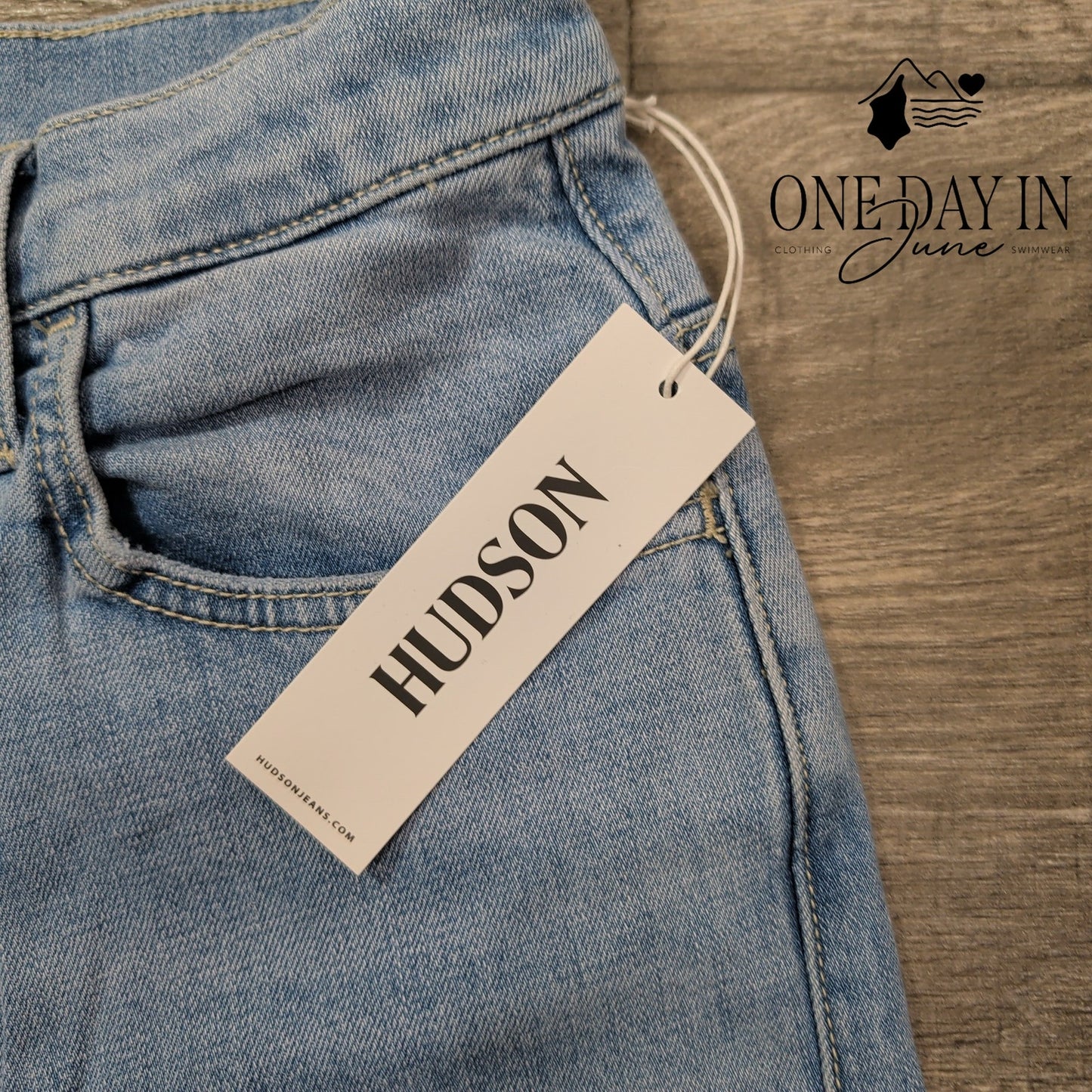 Hudson Jamie High Waist Wide Leg Jeans Light Wash NWT Size 2 (26)