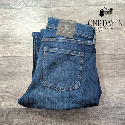 Banana Republic Girlfriend Crop Jeans Medium Wash Cuffed NWT $70 Size 6 (28)