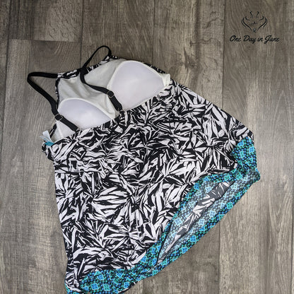 Coastal Blue Asymmetrical Hem Tankini Top Swimsuit Size 1X (16W-18W)