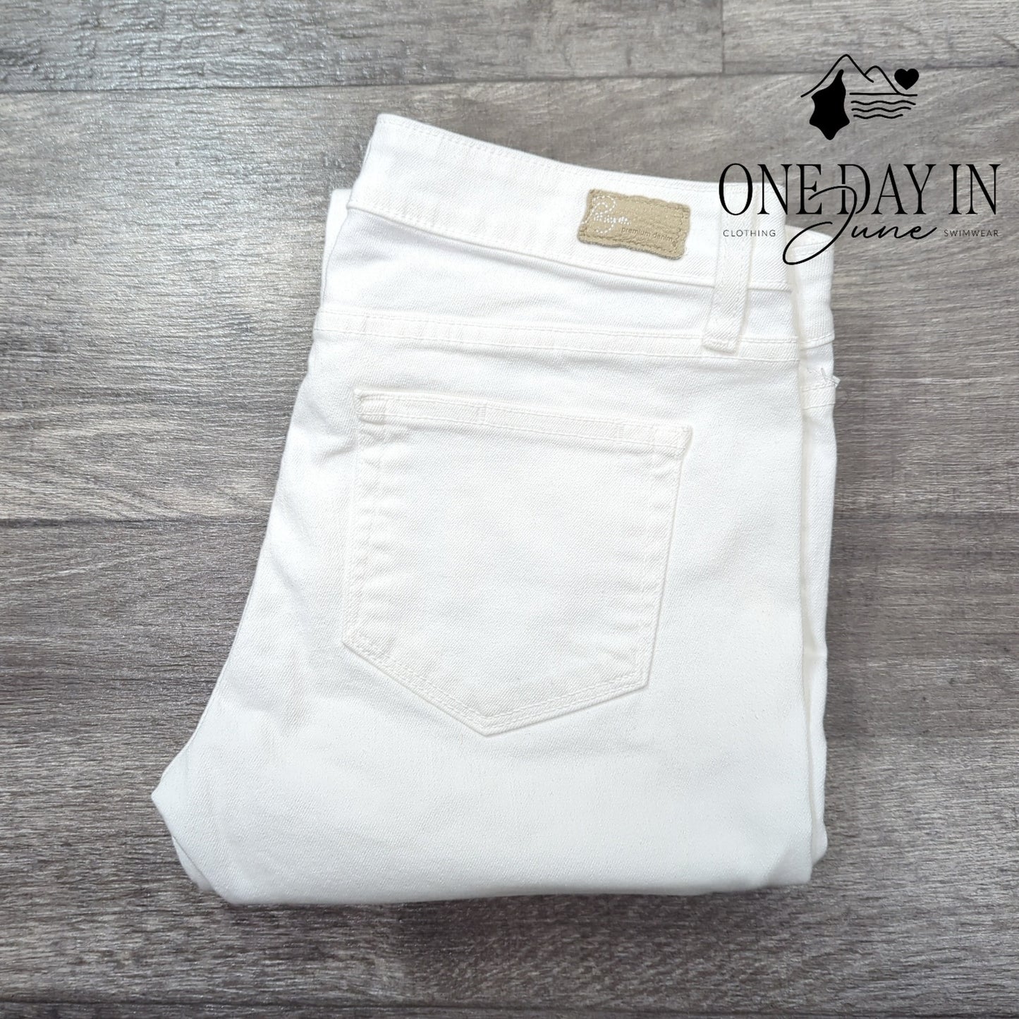 Paige Roxie Capri Jeans Size 27 (4)