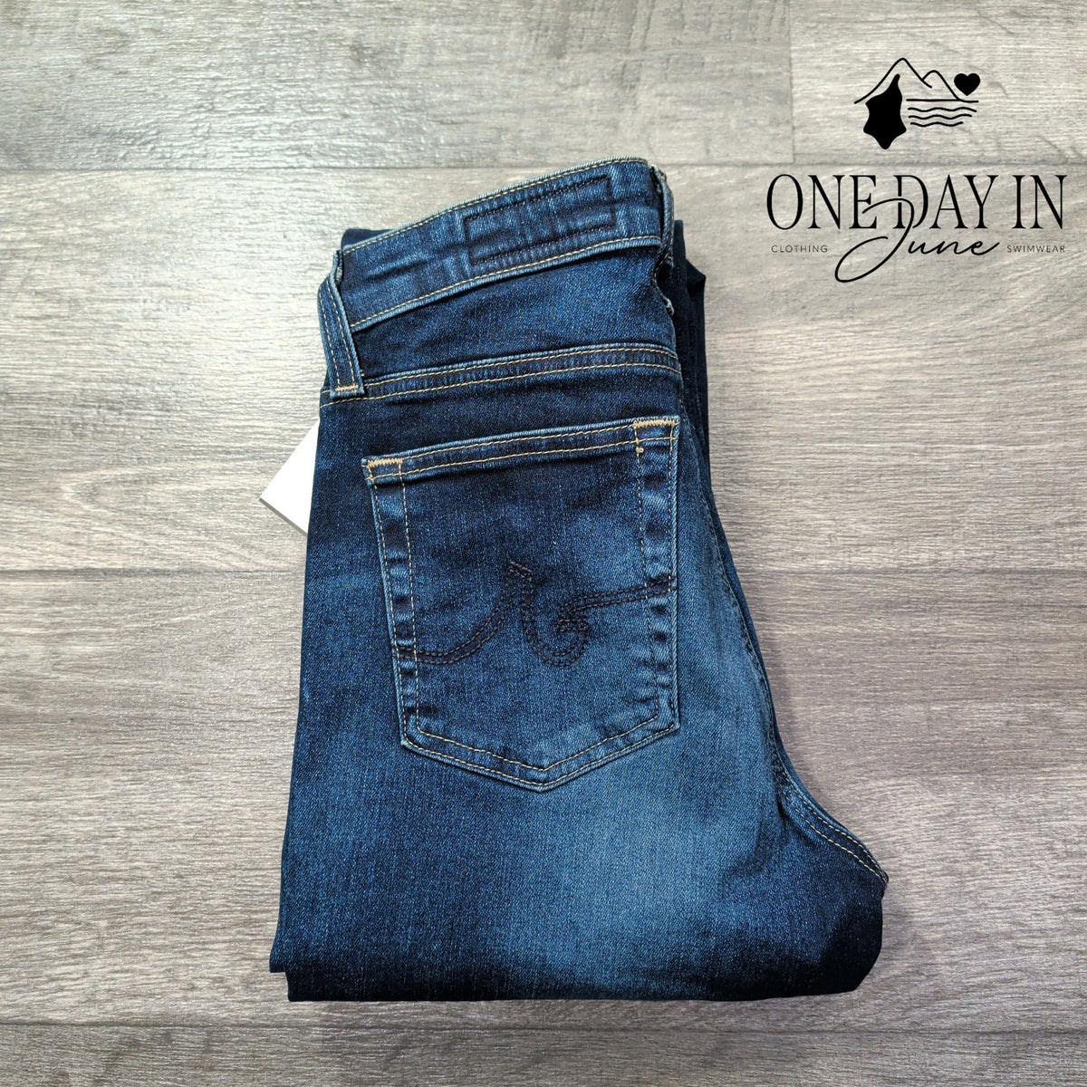 AG Adriano Goldschmied Straight Leg Jeans Dark Wash Blue NWT Size 4 (27)