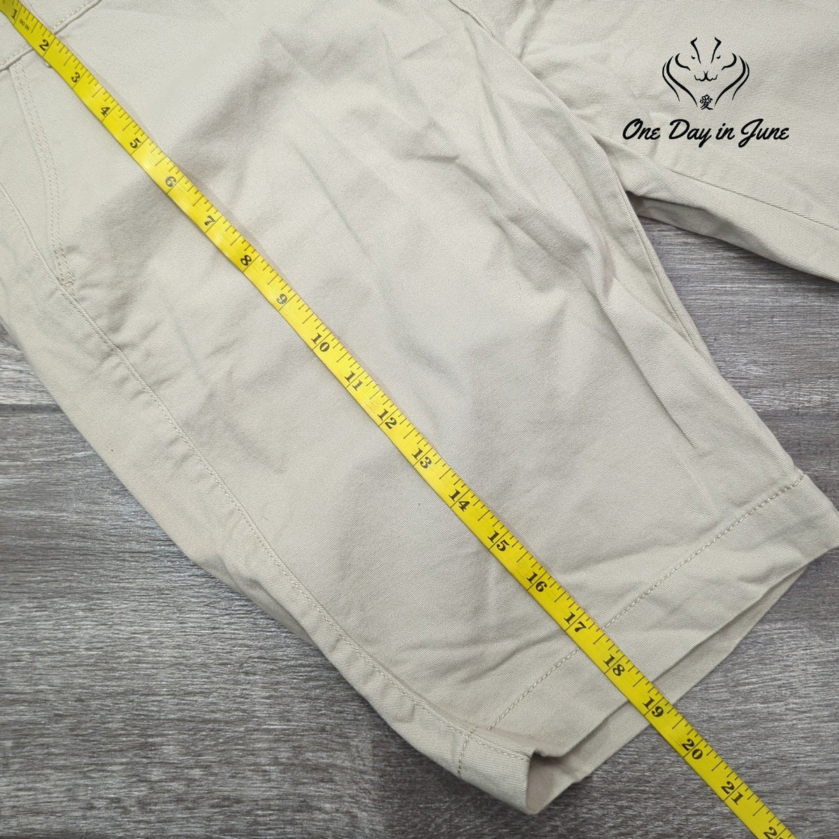Arizona Jean Co. Juniors Bermuda Shorts Khaki Beige Chino NWT Size 11
