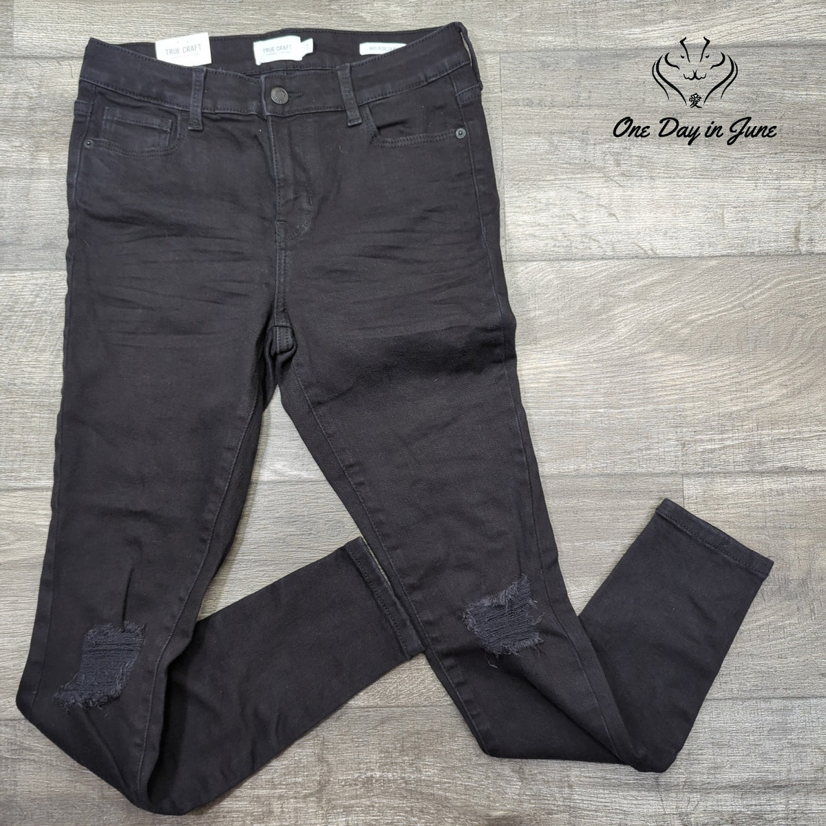 True Craft Mid Rise Distressed Skinny Jeans Juniors Black NWT Size 7