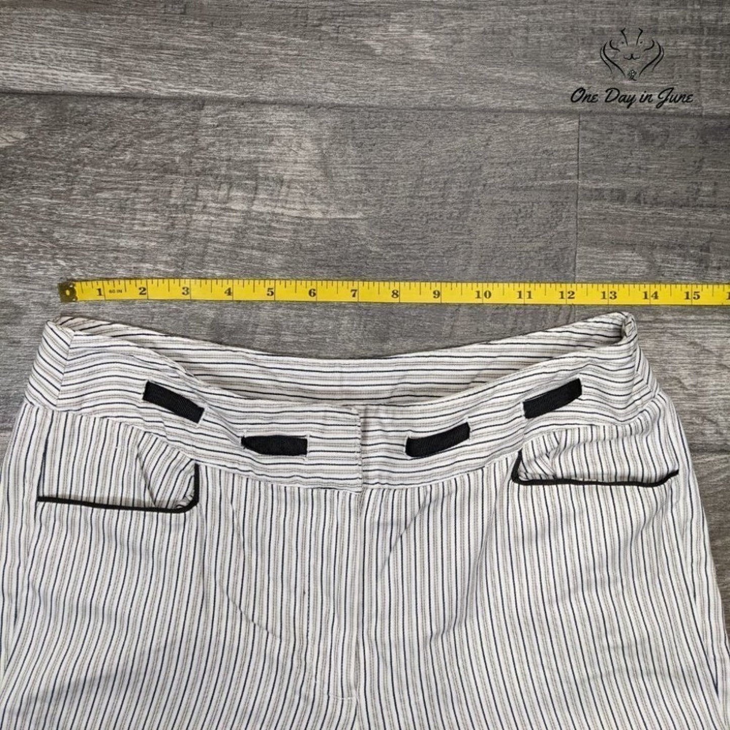 Larry Levine Stretch Capri Pants Size 4