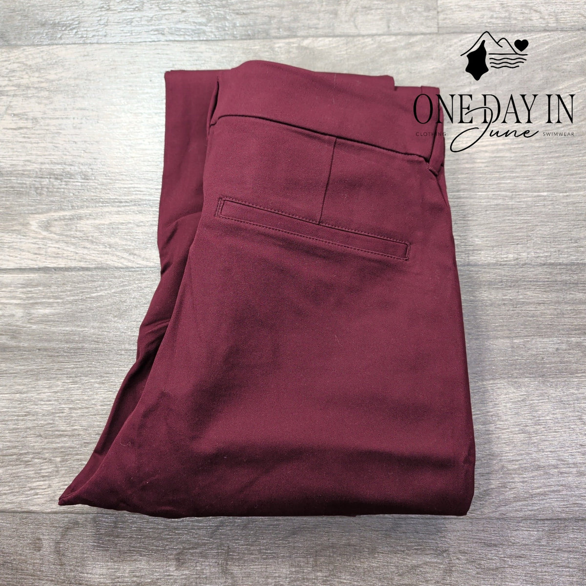 Old Navy High Rise Pixie Skinny Pants Burgundy NWT Secret Smooth Size 12