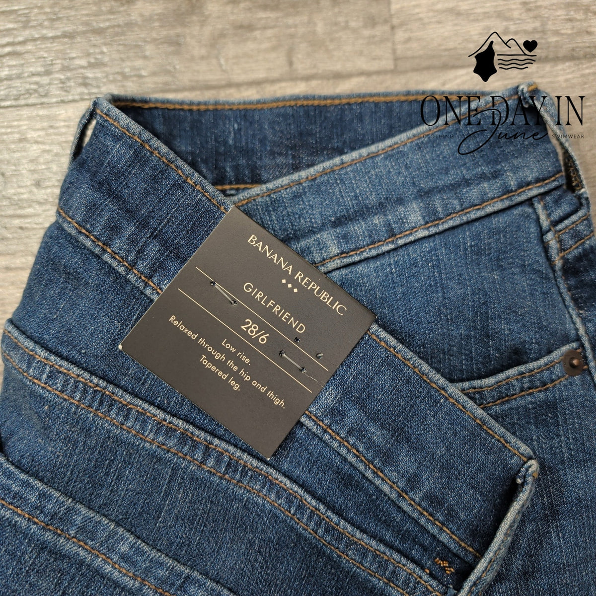Banana Republic Girlfriend Crop Jeans Medium Wash Cuffed NWT $70 Size 6 (28)