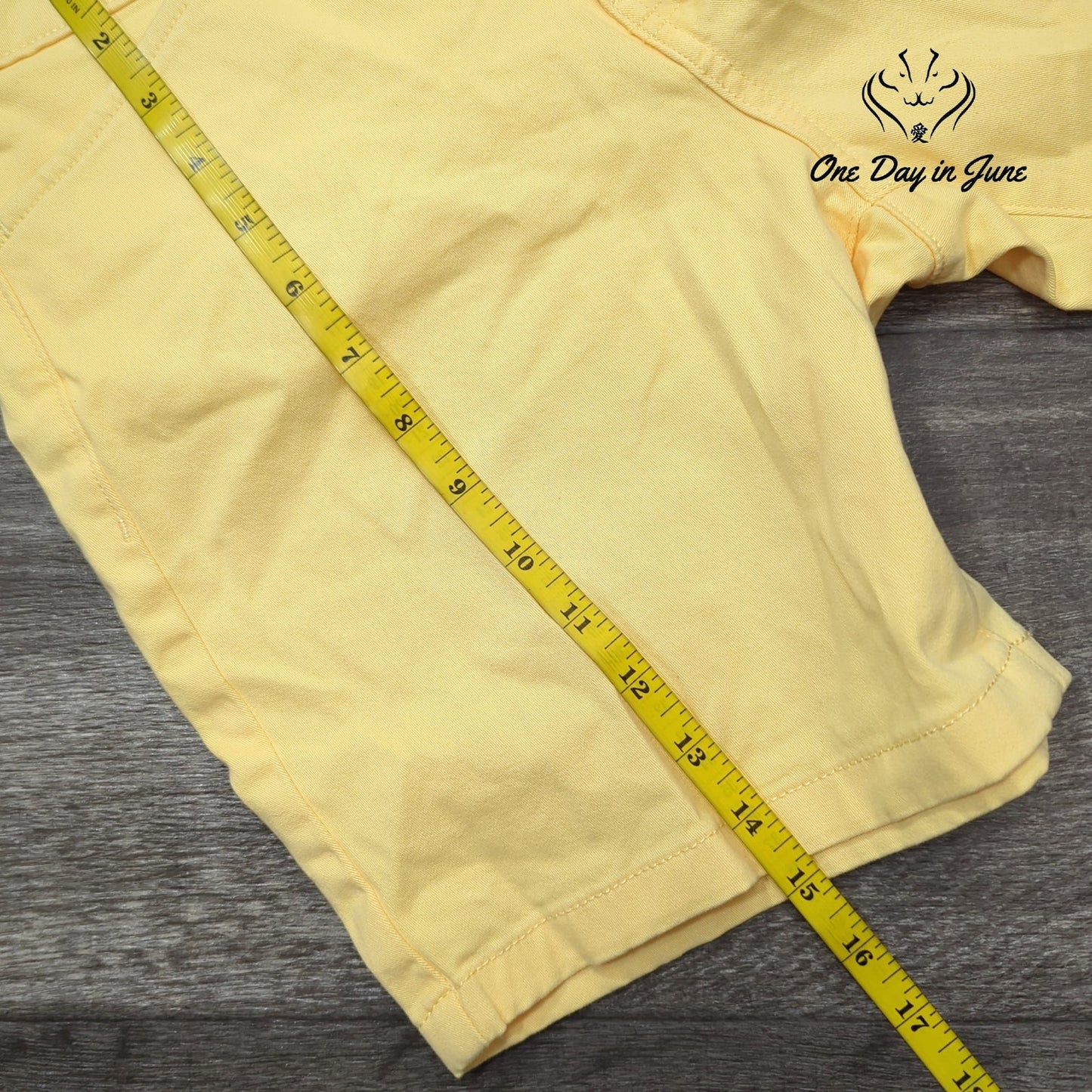 St. John's Bay 7" Mid Rise Shorts Size 2