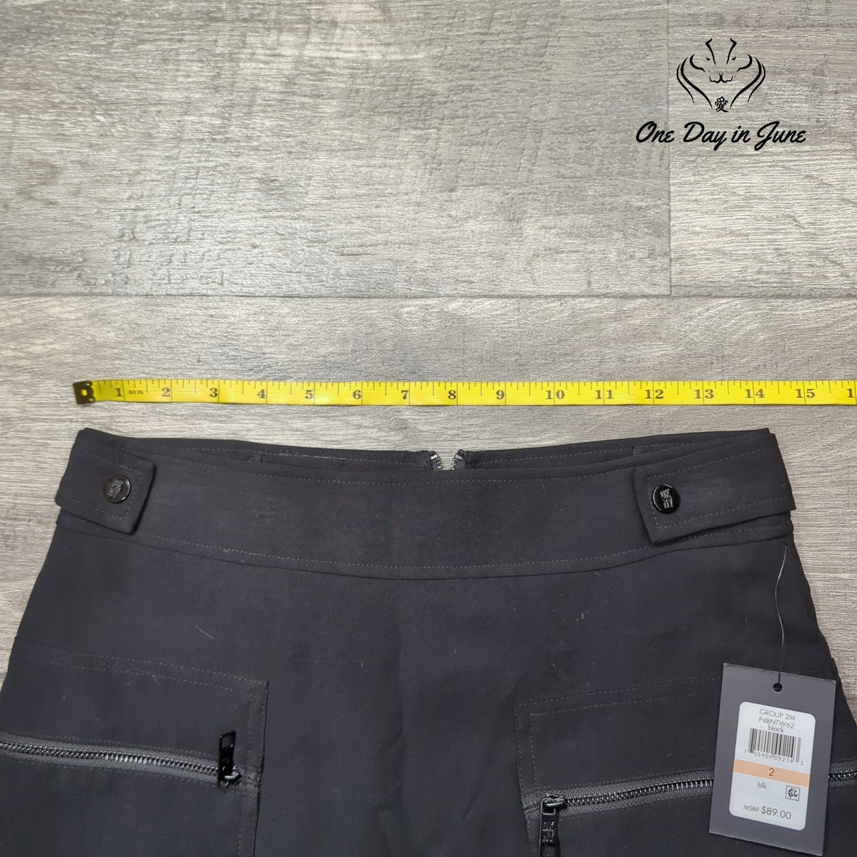 DKNY Frosted Twill Cargo Mini Skirt Black Zip Pockets NWT Size 2