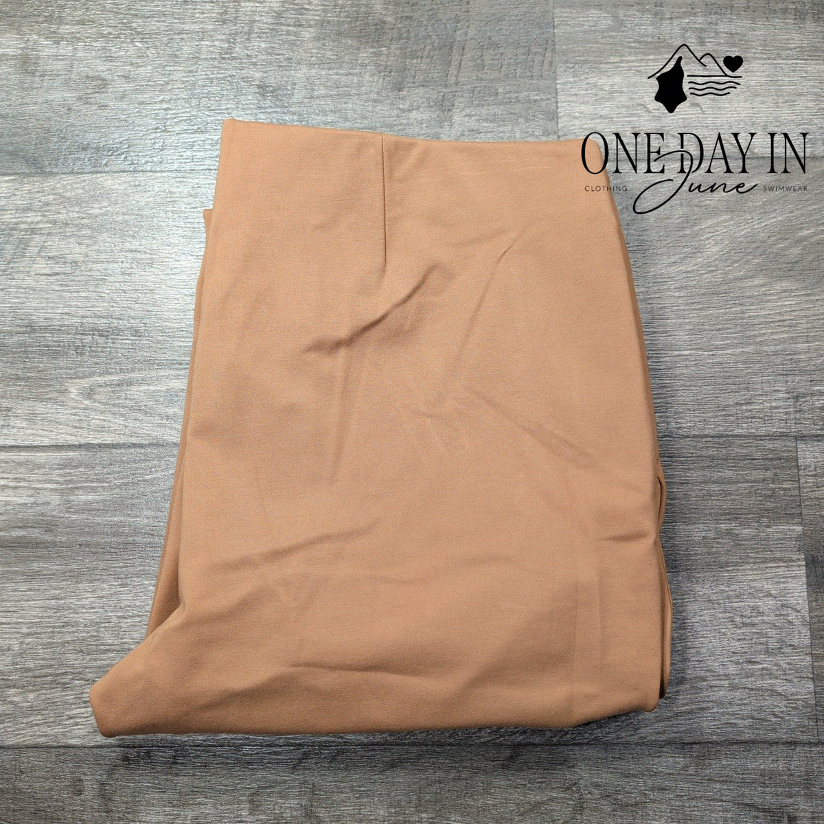 Chico's So Slimming Juliet Slim Leg Pants Tan NWT Size Chico's 4T (20T)