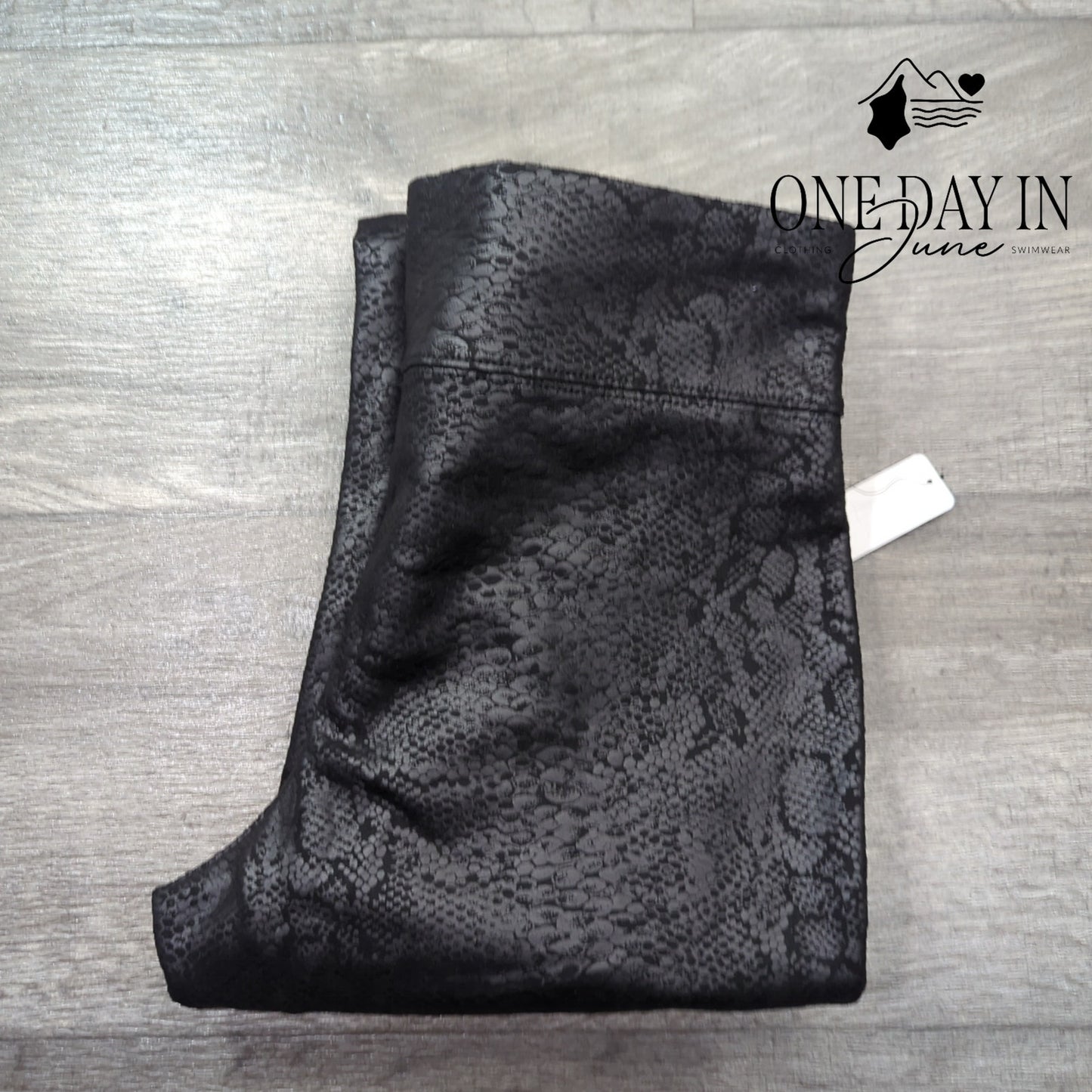 Anna & Ava Snake Print Ankle Legging Size M