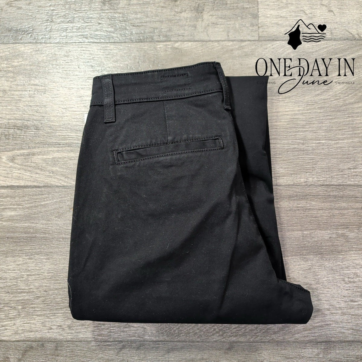 AG Adriano Goldschmied The Layla Cropped Flare Trouser Pants Black NWT Size 4
