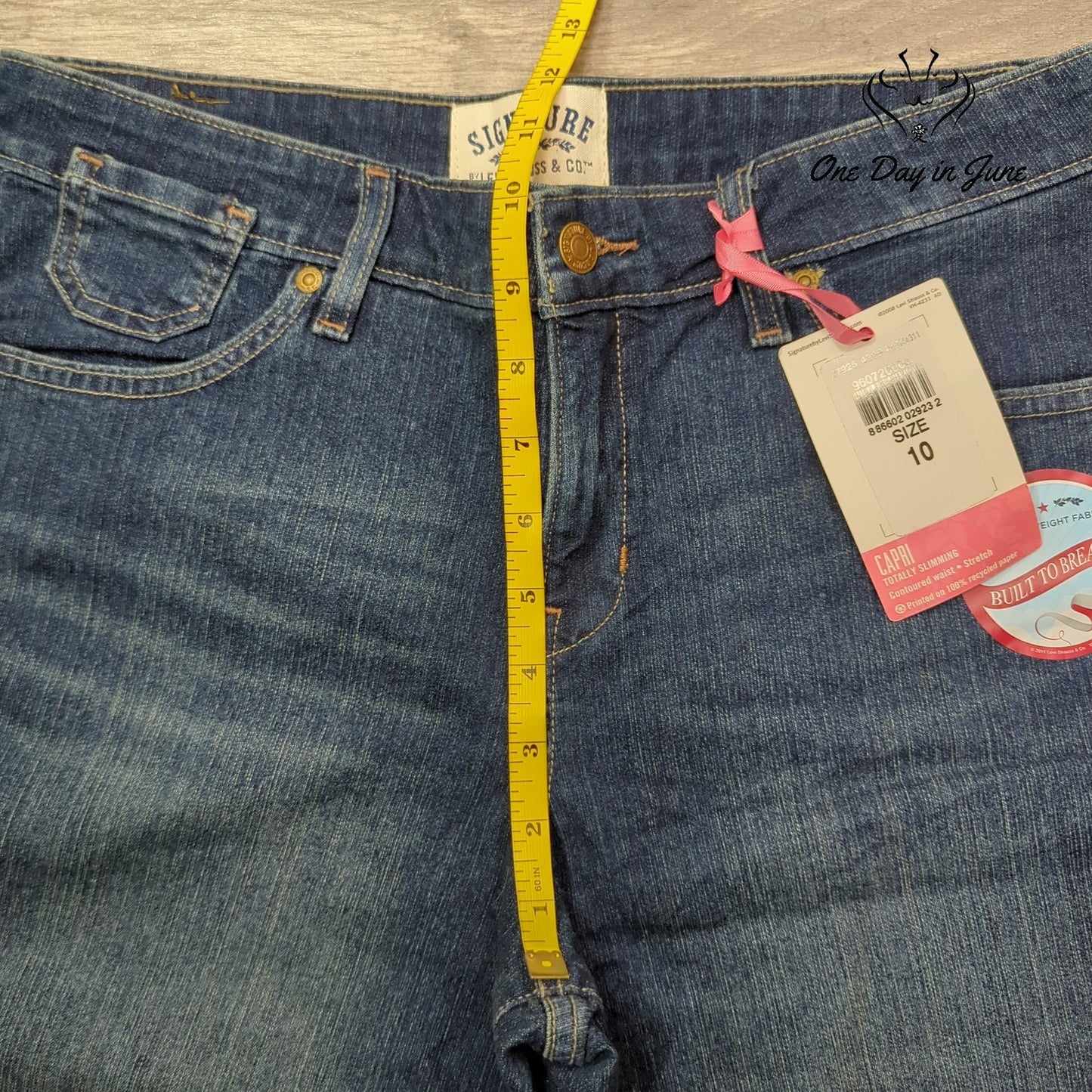 Levi Strauss & Co Totally Slimming Capri Jeans Size 10