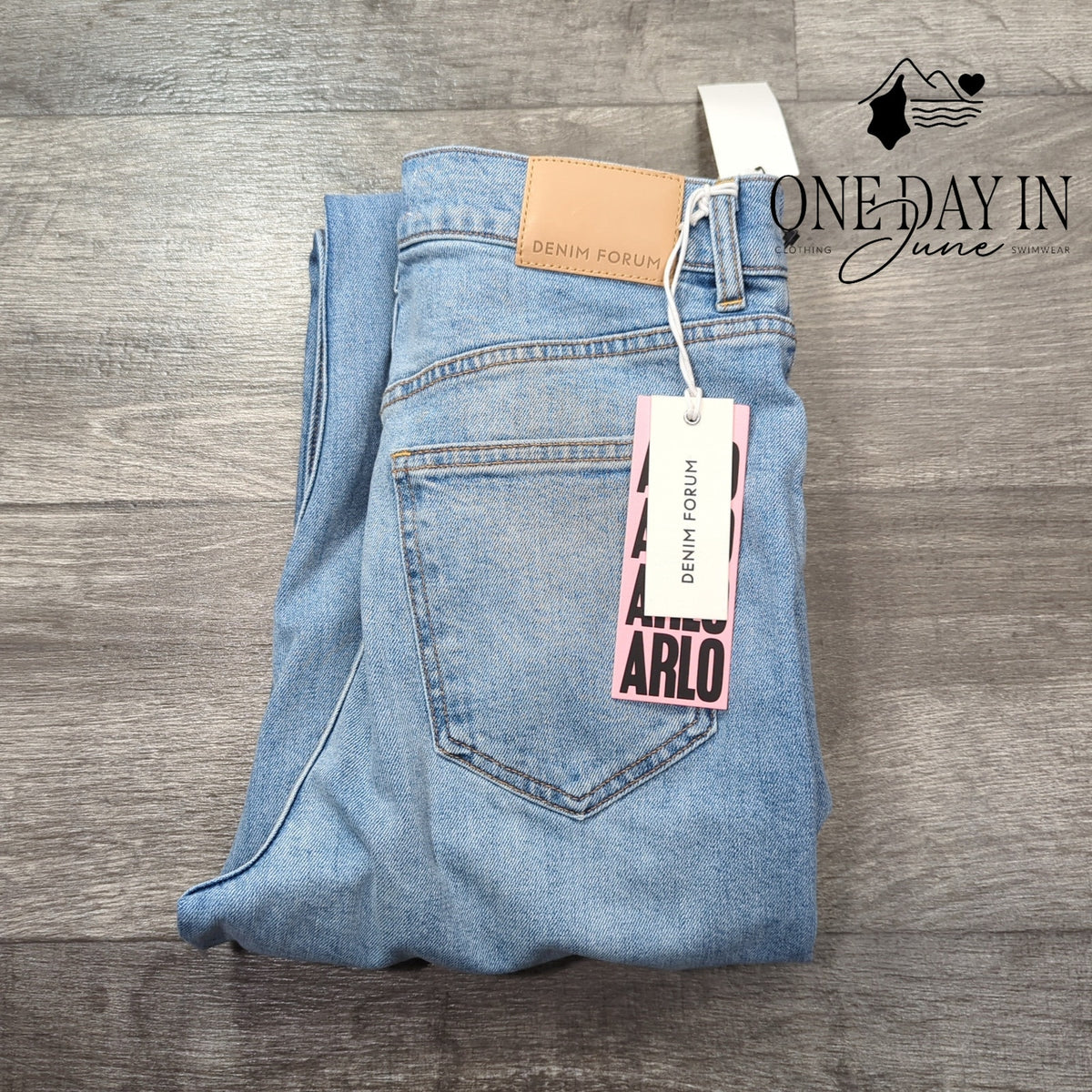 Aritzia Denim Forum The Arlo High Rise Straight Jeans Bleu Taboo 29 NWT Size 28L